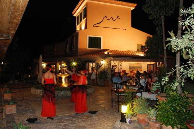 Petit Cala Fornells Hotell 5*