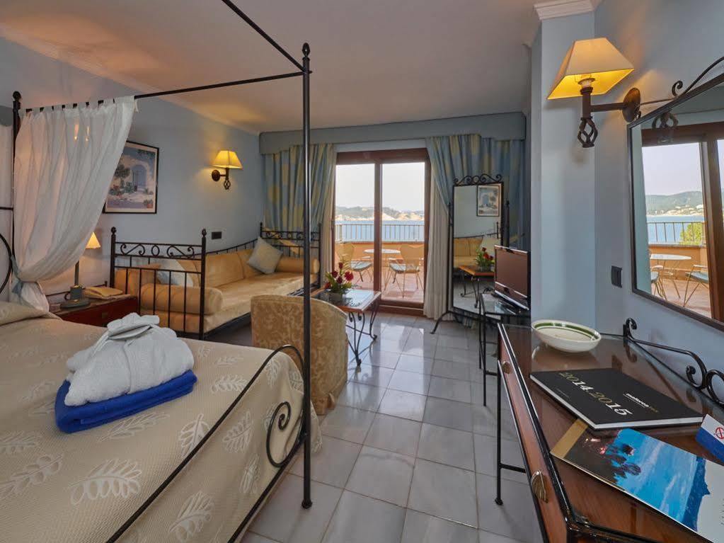 Petit Cala Fornells Hotell 5*
